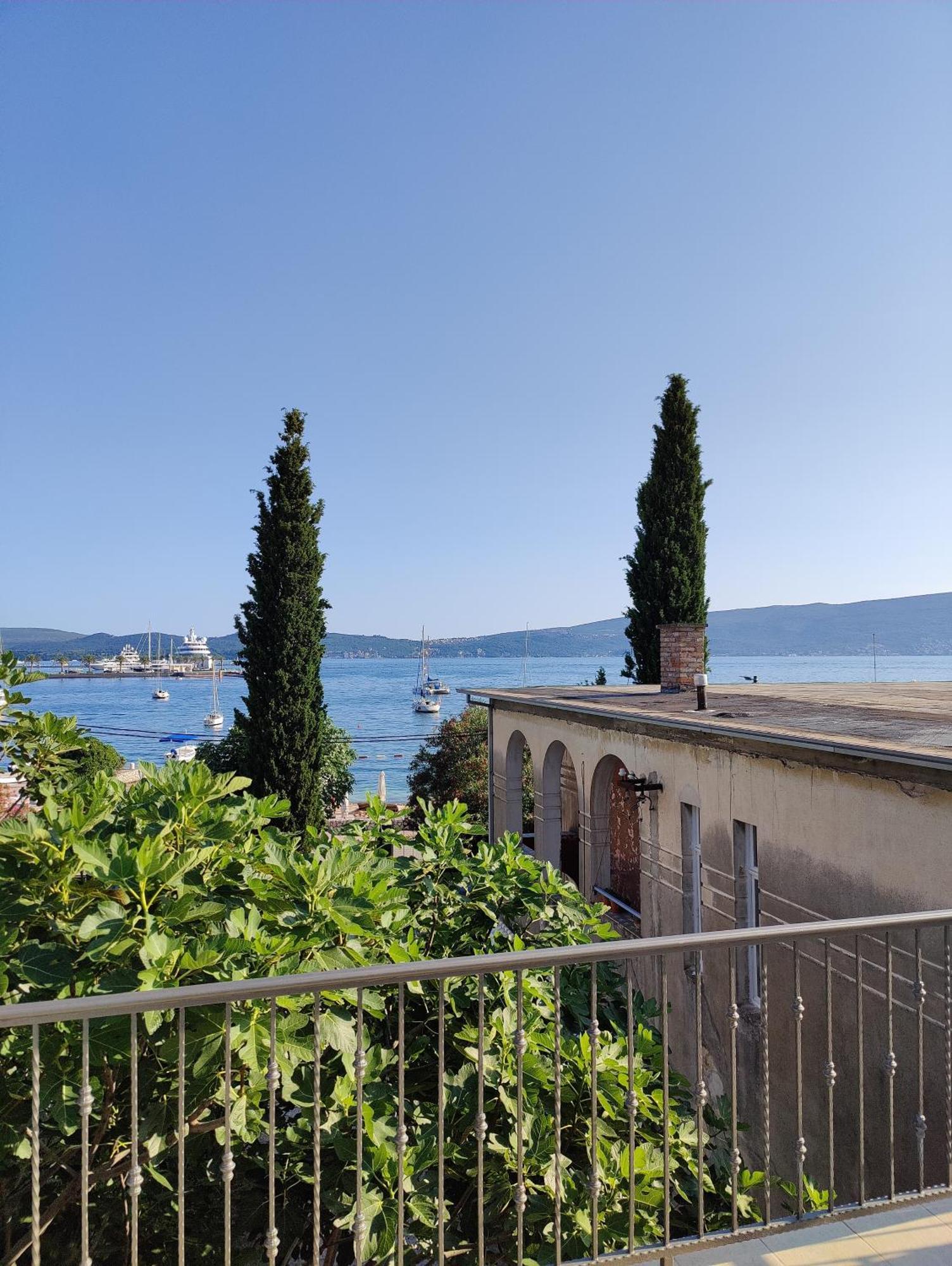 Miro Guesthouse Tivat Eksteriør bilde